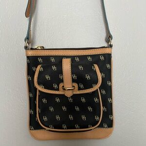 NEW Dooney & Bourke Signature Black Tan Leather Crossbody